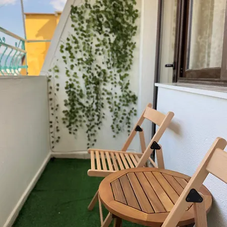 Downtown And Mountain View Floor アパート ティラナ