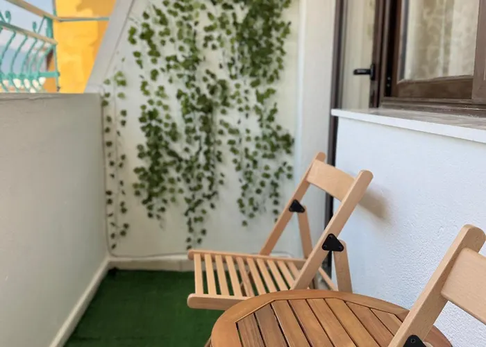 Downtown And Mountain View Floor アパート ティラナ